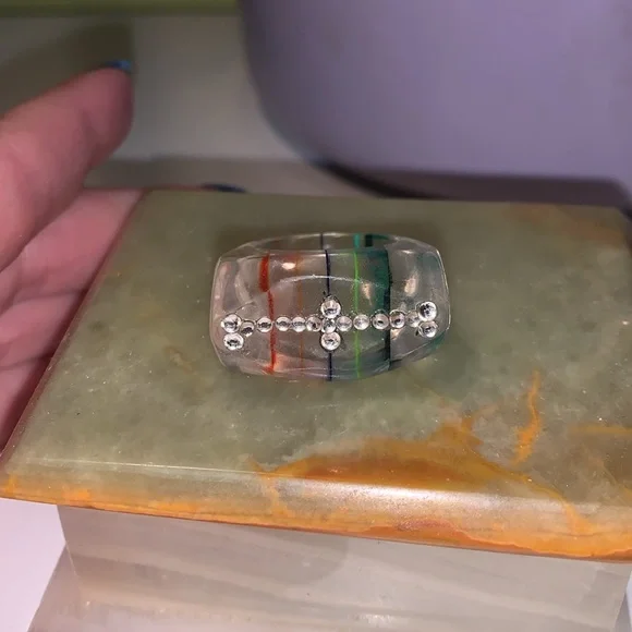 Vintage 70’s rainbow striped lucite ring - Picture 6 of 7